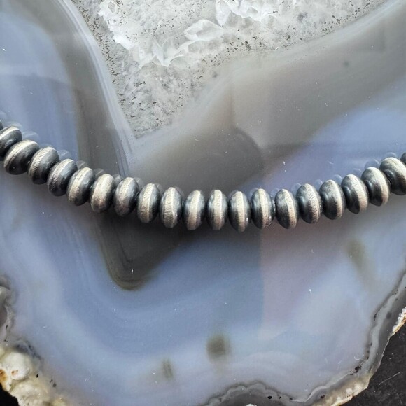 Sterling Southwestern Style 6 mm Navajo Pearl Saucer Beads 18"- 20" Necklace - Picture 7 of 9